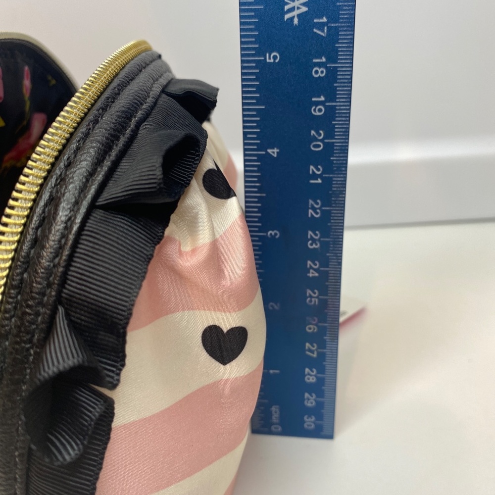 Betsey Johnson Cosmetic Bag Makeup Bag Hearts Stripes NWT - Picture 12 of 12